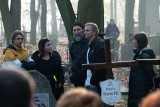 Byliśmy na planie "W głębi lasu", drugiego polskiego serialu Netflixa. Jak Harlan Coben wypada w polskich realiach?