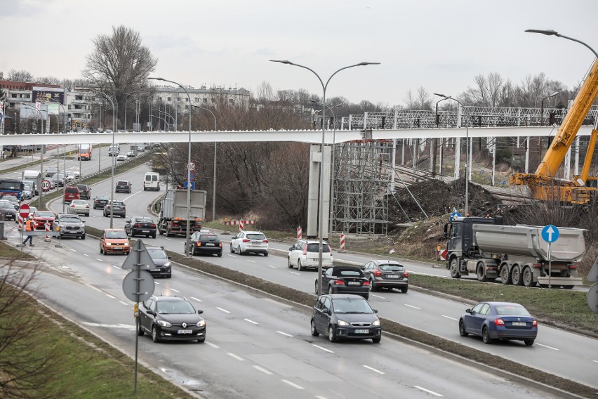 W nocy z wtorku na środę (z 25 na 26 lutego br.) montowane...