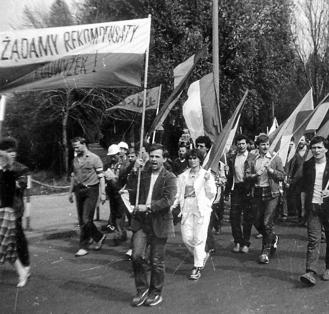 Robotnicy manifestujący na terenie Kombinatu Huty im. Lenina...