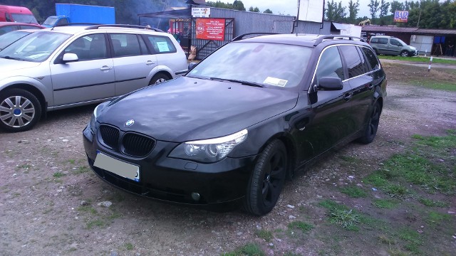 Oferta jest bardzo ciekawa. Np. za 24,9 tys. zł można kupić BMW serii 3 z 2-litrowym silnikiem diesla. Auto wyprodukowane w 2008 roku ma 192 tys. km przebiegu. Na około 21 tys. zł wycenił sprzedający skodę octavię 1,9TDI z 2006 roku, a volkswagen passat 2,0 TDI z 2006 roku kosztuje 18,5 tys. zł. Wśród samochodów o sportowym zacięciu uwagę zwraca BMW serii 3 coupe z 2,2-litrowym silnikiem benzynowym o mocy 170 KM. Auto zostało wyprodukowane w 2002 roku i kosztuje 13,9 tys. zł. 24,9 tys. zł to cena czteroletniej dacii sandero wyposażonej w 1,4-litrowy silnik benzynowy z instalacją gazową.Galeria zdjęć z giełdy wkrótce w naszym portalu.ZOBACZ TEŻ: Policjant Ruchu Drogowego 2018. Zawody na motocyklach w Łańcucie