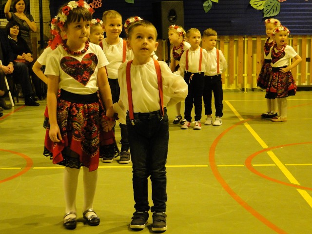 Zesp&oacute;ł &quot;Papryczki&quot; z przedszkola zaprezentował się z jak najlepszej strony.