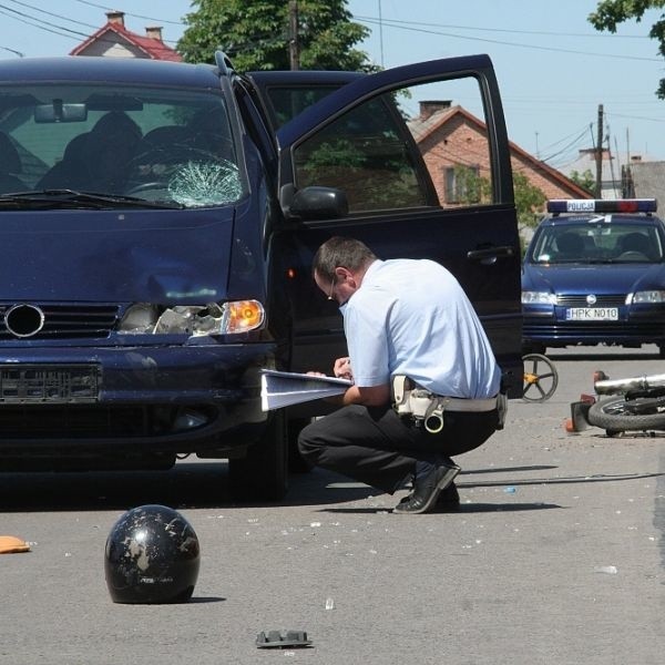 W poniedziałek do groźnego wypadku z udziałem motorowerzysty doszło w Kurzynie Średniej, powiat niżański.