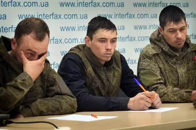 Rosyjscy jeńcy boją się, że jeśli zostaną odesłani przez Ukraińców do domu, zostaną rozstrzelani