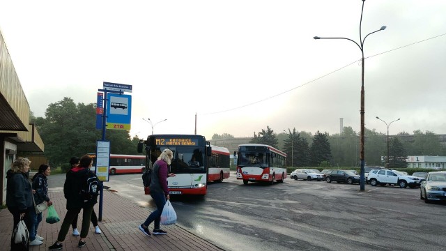 Nowe linie autobusowe jeżdżą od 1 września. Po kilku dniach widać, że konieczna jest korekta ich rozkładu jazdy. Będą także kolejne zmiany komunikacyjne w mieście Zobacz kolejne zdjęcia/plansze. Przesuwaj zdjęcia w prawo naciśnij strzałkę lub przycisk NASTĘPNE