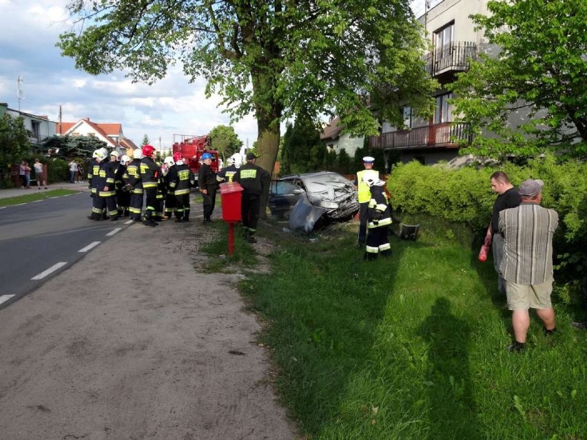 Wypadek w Nowej Wsi: Zderzenie dwóch aut, trzy osoby ranne