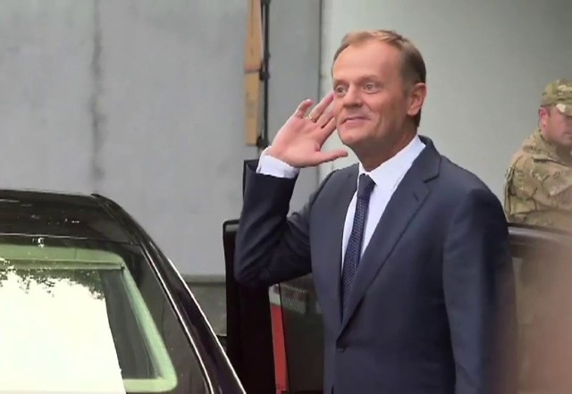 "Wręczyłem papiery!" Donald Tusk złożył dymisję na ręce prezydenta