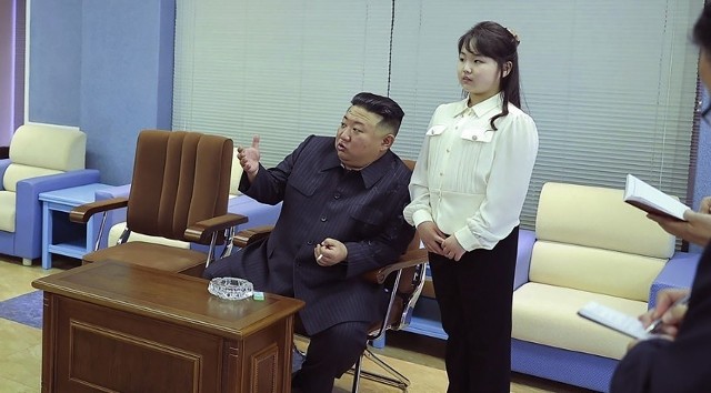 Kim Dzong Un odwiedził z córką Narodową Administrację Rozwoju Lotnictwa i Kosmonautyki.