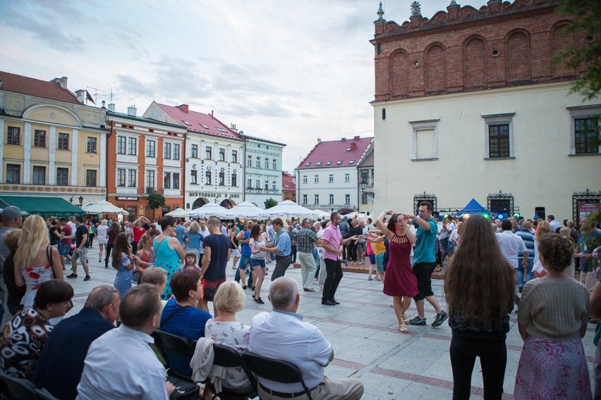 Letnia potańcówka na tarnowskim Rynku