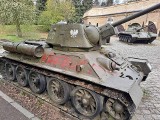 Czołg T-34/76 w poznańskim muzeum na Cytadeli został zdewastowany. Wandala nagrały jednak kamery monitoringu