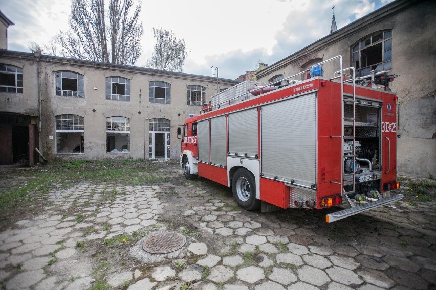 Pożar wybuchł w tych oto pofabrycznych pomieszczeniach.