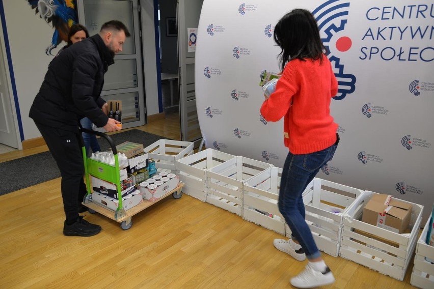 Białystok pomaga Ukrainie. W Centrum Aktywności Społecznej trwa zbiórka darów, które trafią na Ukrainę [LISTA PRODUKTÓW]