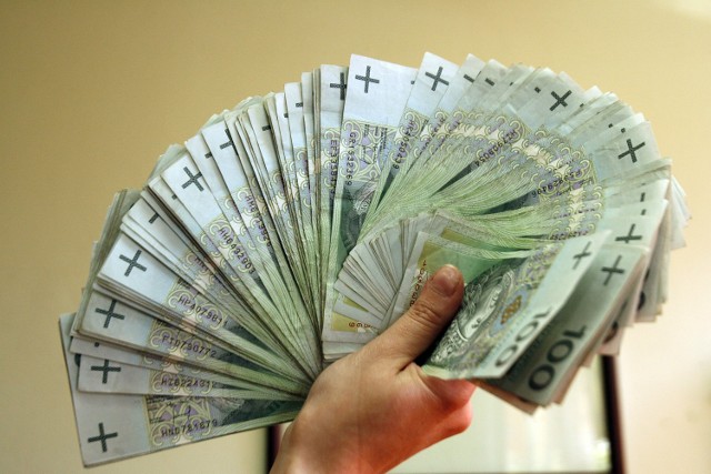 Na „trzynastki” będzie prawie 9 milionów złotych W urzędzie miejskim w Wałbrzychu uprawnione do otrzymania „trzynastki” są 462 osoby