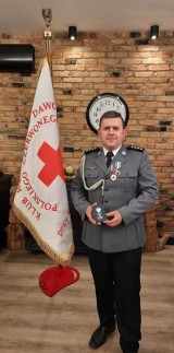 Policjant z Janikowa otrzymał Odznakę Honorowego Dawcy Krwi - Zasłużony dla Zdrowia Narodu. Oddał już 35 litrów krwi
