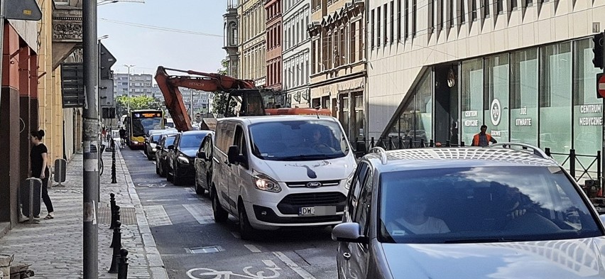 Wrocław: ogromny korek w centrum. Auta utknęły na kilku ulicach