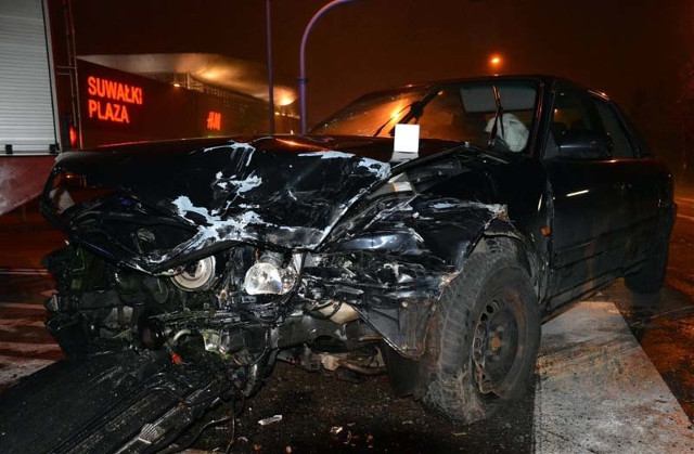 Wypadek obok galerii. Zderzyły się dwa audi (zdjęcia)