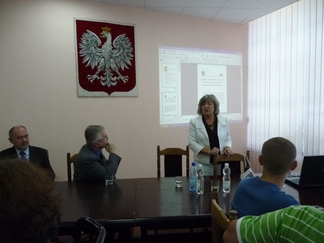 Elżbieta Śreniawska, prezes Miejskiego Przedsiębiorstwa Komunikacji, prezentowała nowatorski program "Przyjazne autobusy&#8221;.