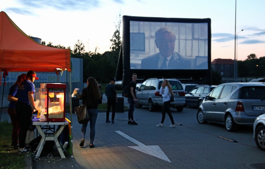 Na parkingu Galerii Grudziądzkiej w sobotni wieczór z kina...