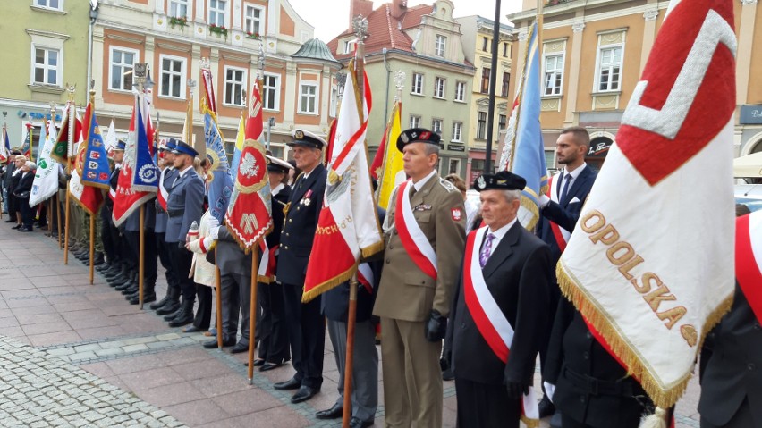 We wtorek na opolskim Rynku pod tablicą „W hołdzie ofiarom...