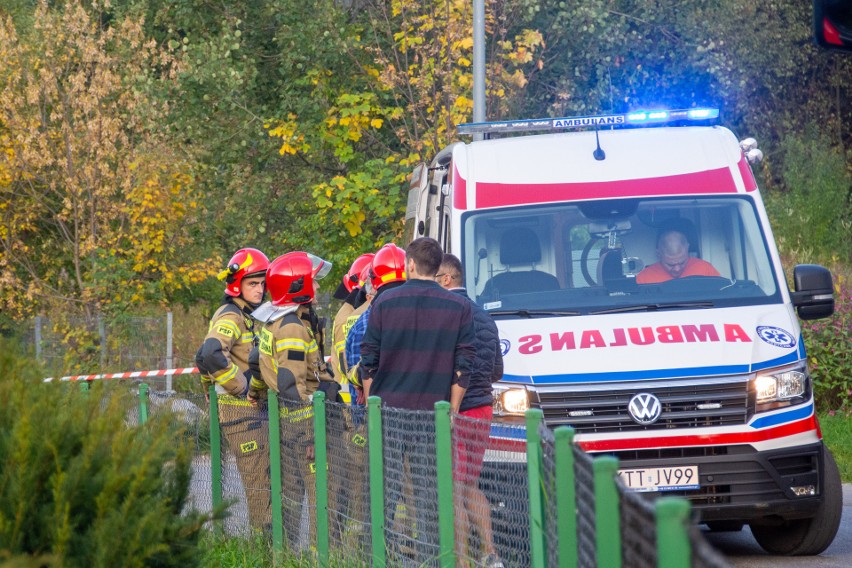 Wypadek motocyklisty w Zakopanem. Kierowca motocykla nie zwolnił przed progiem. Wywrócił się i mocno poobijał