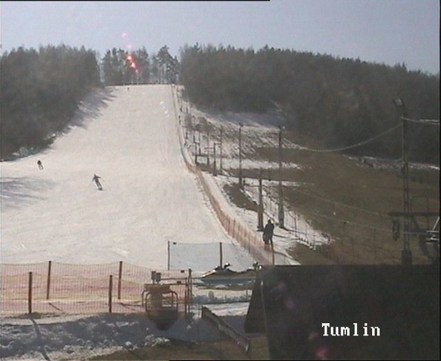 W Tumlinie narciarze jeżdżą po półmetrowej warstwie śniegu.