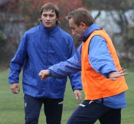 Tomasz Zieliński i Tomasz Chatkiewicz na ostatnim treningu przed meczem.