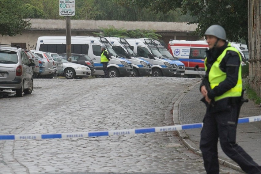 Akcja policji na Traugutta. Słychać strzały [ZDJĘCIA]