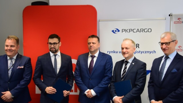 Porozumienie pomiędzy spółkami pozwolić na zwiększenie możliwości operacyjnych PKP Cargo, największego operatora kolejowych przewozów towarowych w Polsce.