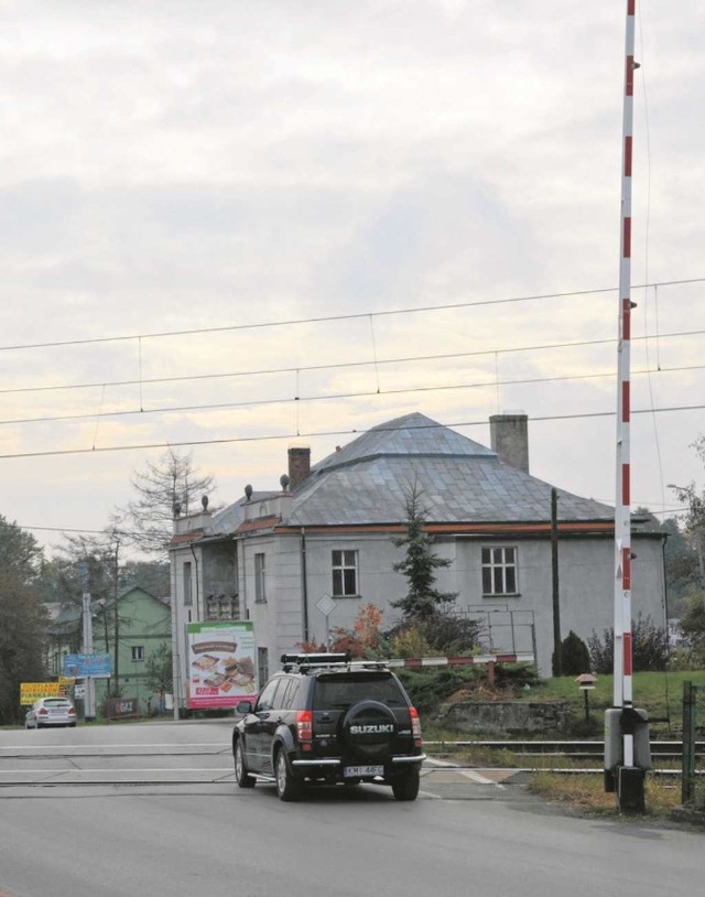 Przejazd kolejowy w Charsznicy od dziś jest zamknięty dla aut