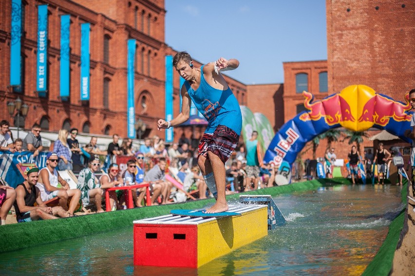 Zawody Red Bull Skim It na plaży w Manufakturze [ZDJĘCIA]