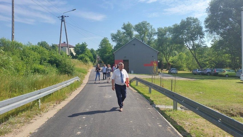 W Skarbce Dolnej i Pętkowicach w gminie Bałtów oddano do użytku dwie drogi po remoncie. Mieszkańcy czekali na to kilkadziesiąt lat