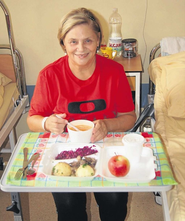Janina Strzałka, jedna z pacjentek w szpitalu im. E. Szczeklika w Tarnowie cieszy się, że posiłki będą serwowane na miejscu