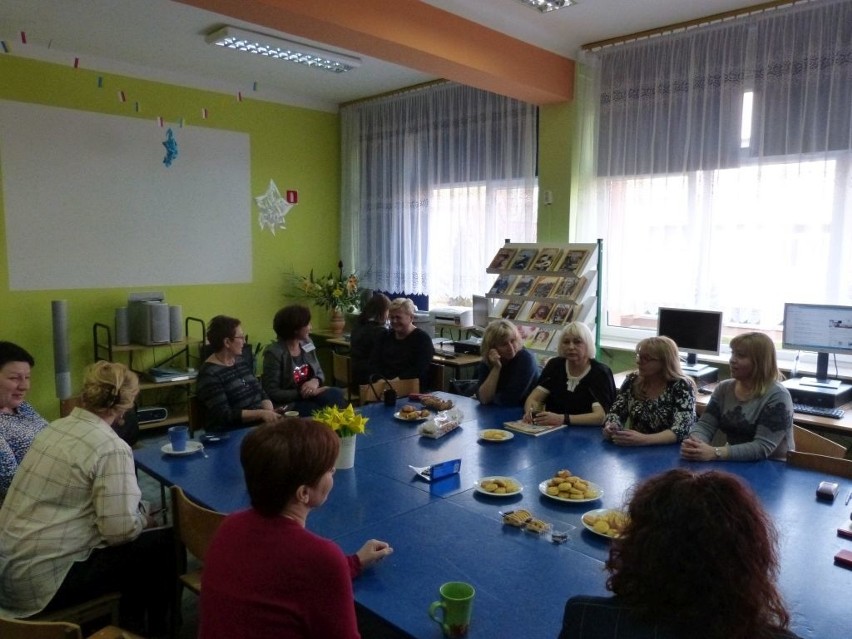 Strajkują nauczyciele w czterech szkołach w Ostrowcu