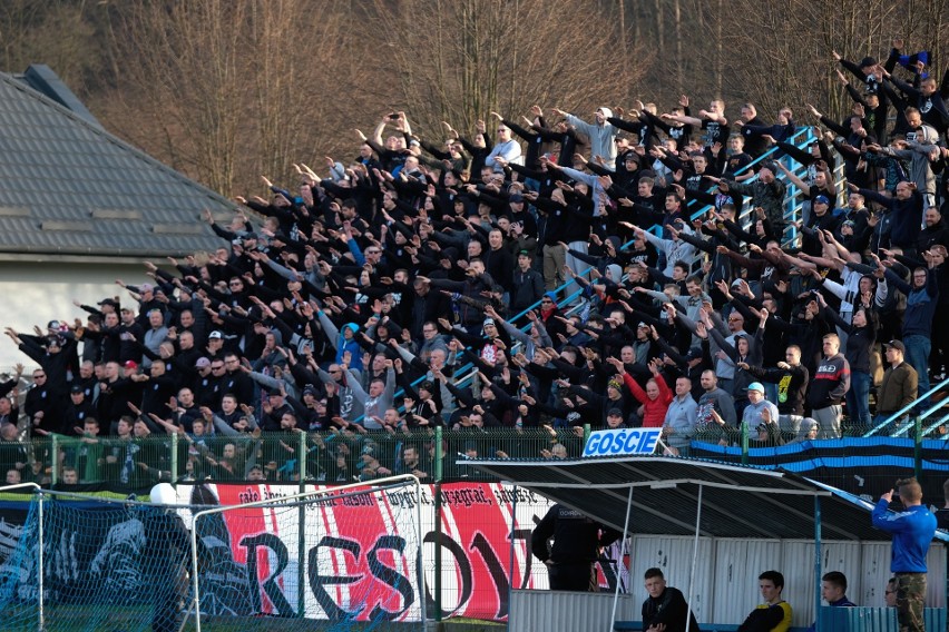 Zakazy stadionowe dla czterech kibiców po meczu 4 ligi Polonia Przemyśl - Ekoball Stal Sanok [ZDJĘCIA, WIDEO]