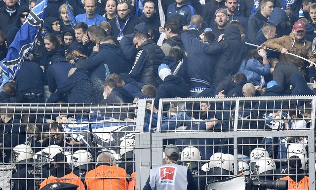 W Dortmundzie grupa fanów Herthy starła się z policją