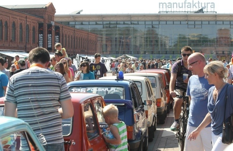 Zlot maluchów w Manufakturze [FILM, zdjęcia] Czy trafią do Księgi Guinnessa? 