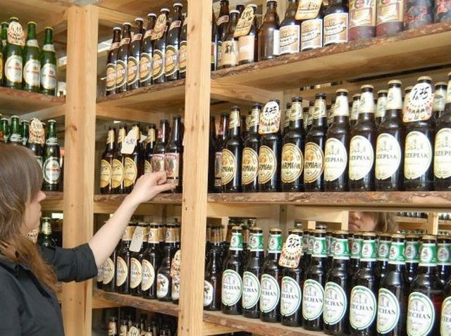 Jakie gatunki Polacy preferują latemNa popularności zyskują piwa regionalne.