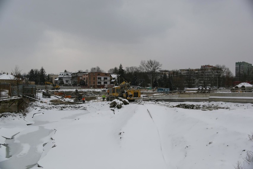 Pomimo trudnych, zimowych warunków prowadzone są prace...