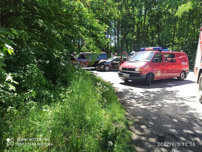 Pijany kierowca spowodował wypadek w Górze gm. Stara Kiszewa. Dwie osoby w szpitalu. 5.06.2022 r. 