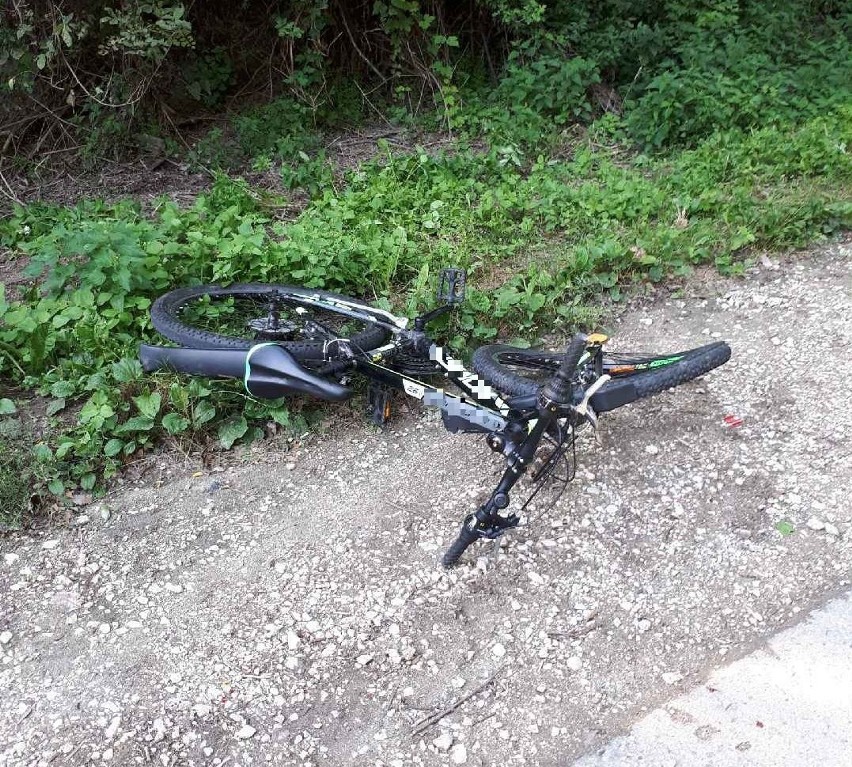 W gminie Pacanów dziecko na rowerze zderzyło się z samochodem