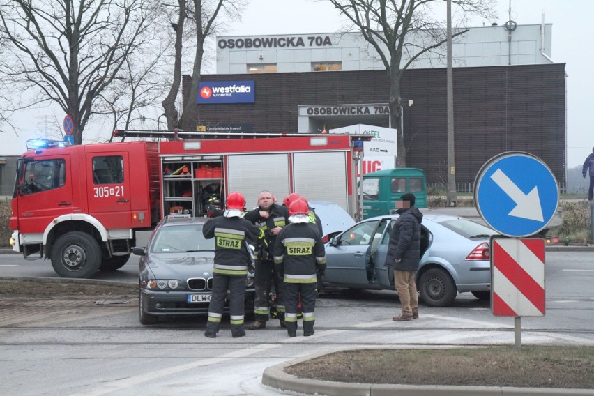 Zderzenie na moście Milenijnym. Duże utrudnienia w ruchu [ZDJĘCIA]