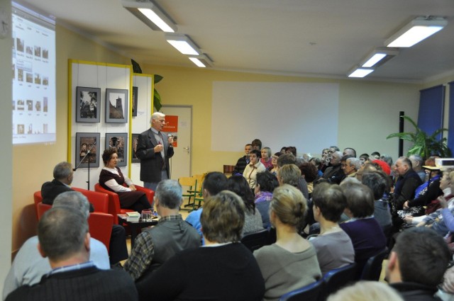 W listopadzie 2011 roku w bibliotece w Bytomiu Odrz. zjawiły się tłumy ludzi, a dyskusja trwała wiele godzin.