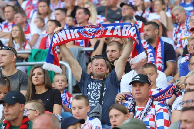 Kibice Górnika Zabrze tłumnie stawili się na stadionie przy Roosevelta. Zobacz listę TOP12 frekwencji na stadionach w Polsce na inauguracji ligowego sezonu.   Zobacz kolejne zdjęcia. Przesuwaj zdjęcia w prawo - naciśnij strzałkę lub przycisk NASTĘPNE