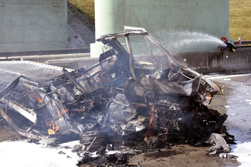 Około godziny 12:05 na autostradzie A4 spłonął samochód...