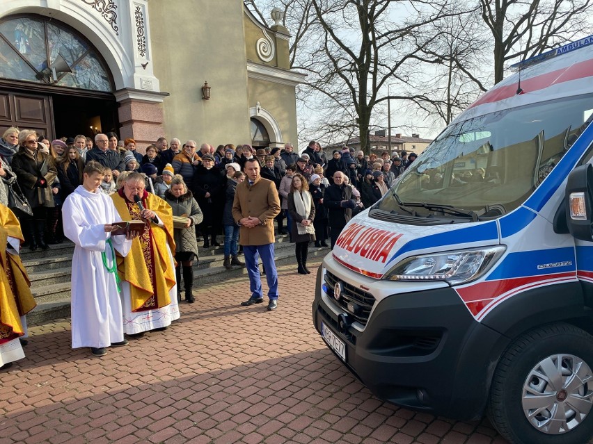 Karetka została poświęcona przez proboszcza białobrzeskiej...