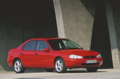 Fot. Ford: Ford Mondeo produkowany w latach 1996 &#8211; 2000 oferowano z bogatą gamą jednostek napędowych i wyposażenia.