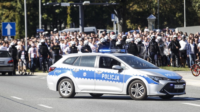 Wzmożone siły policji zabezpieczały w niedzielę rzeszowskie...