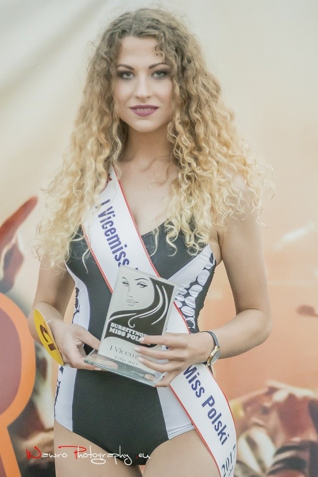 Samanta Witkowska z Torunia została I Bursztynową Vice Miss Polski Łeba 2017.  Tytuł Bursztynowej Miss Polski Łeba 2017 otrzymała Agnieszka Bolin.  II Bursztynową Vice Miss  została Agnieszka Choszcz. Kolejne miejsce przypadło Sabinie Szkółce. Jury przyznało również dwie zielone karty, które trafiły do Weroniki Bartkowskiej oraz Sandry Bernatas. Torunianka wraz z pozostałymi zdobywczyniami tytułów komplementarnych oraz zielonych kart będzie miała szans, na wzięcie udziału w finale konkursu, który odbędzie się 19 Sierpnia w Ustce. Trzymamy kciuki.Zobacz też:Wypadki na drogach regionu