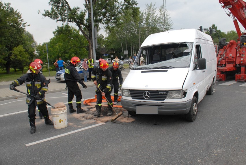 Kraków. Poważny wypadek na ul. Lipskiej [ZDJĘCIA]