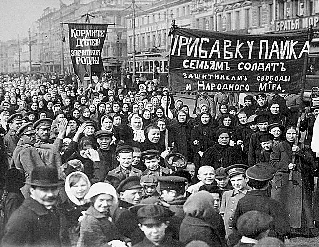 1917: Rewolucja w Rosji  obala monarchię carów, a po...