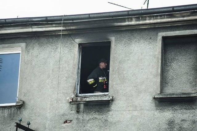 Ogień u sąsiada może wyrządzić szkody w naszym mieszkaniu, warto o tym pamiętać kupując polisę majątkową